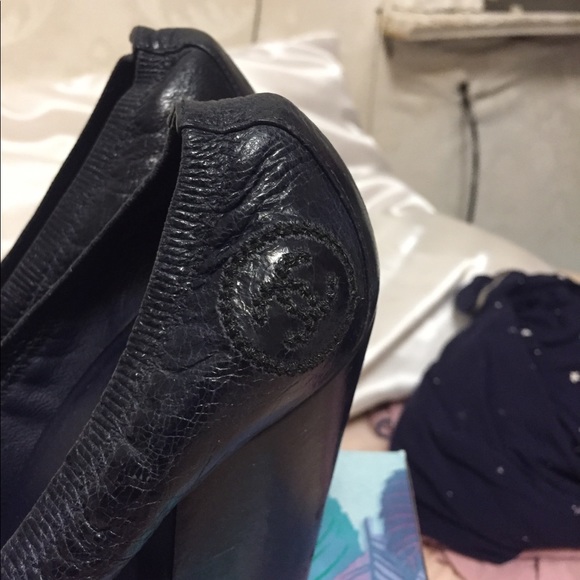 Authentic CHANEL  genuine leather shoes - used - Picture 2 of 10